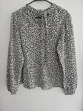 Ann Taylor Black and White Leopard Print Top